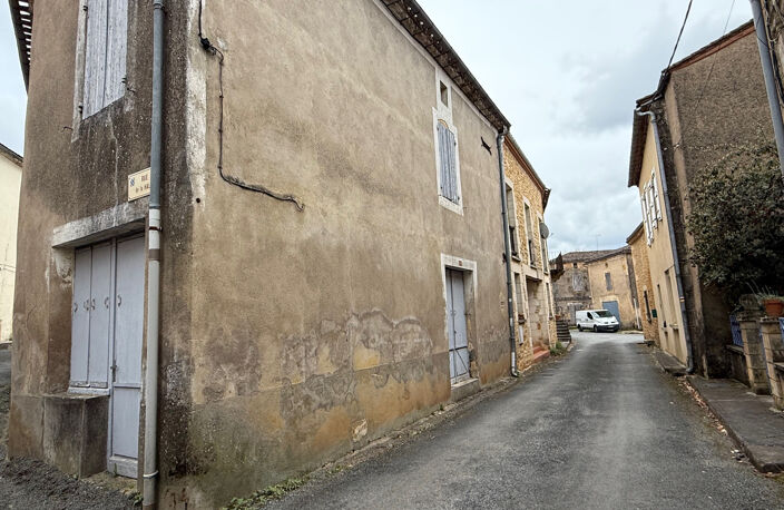Dans le village tous commerces de Lacapelle Biron — photo 2