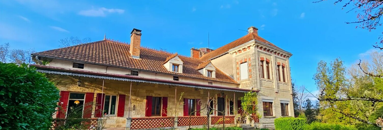 Maison 17 Pièces 470 m² à vendre à Saint-Laurent-des-Hommes (24400)