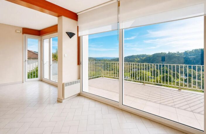 Maison de 6 pièces de 140 m² située à Altillac — photo 2