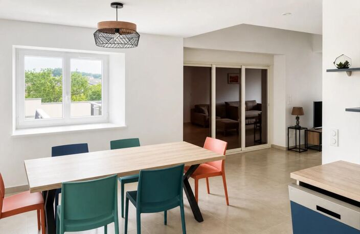 Maison de 8 pièces de 240 m2 en vente à Tralaigues — photo 2