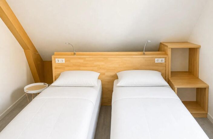 Maison de 8 pièces de 240 m2 en vente à Tralaigues — photo 5