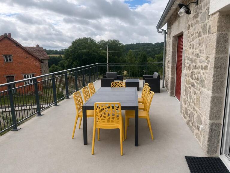 Maison de 8 pièces de 240 m2 en vente à Tralaigues — photo 1