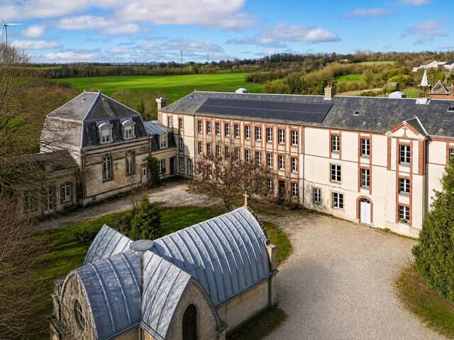 Spacieuse demeure de 1000 m² à Échauffour — photo du bien