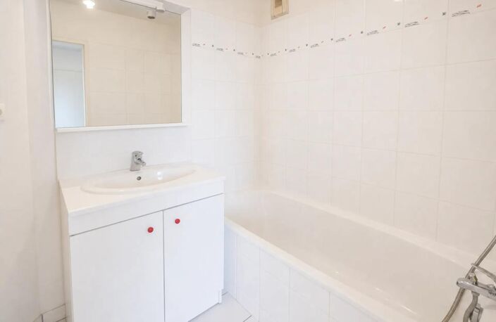 T2 loué avec parking & piscine - 47m2 - Saint-Vivien-de-Médoc — photo 2