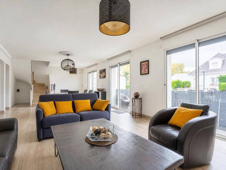 Maison spacieuse et rénovée à Romainville — photo 1