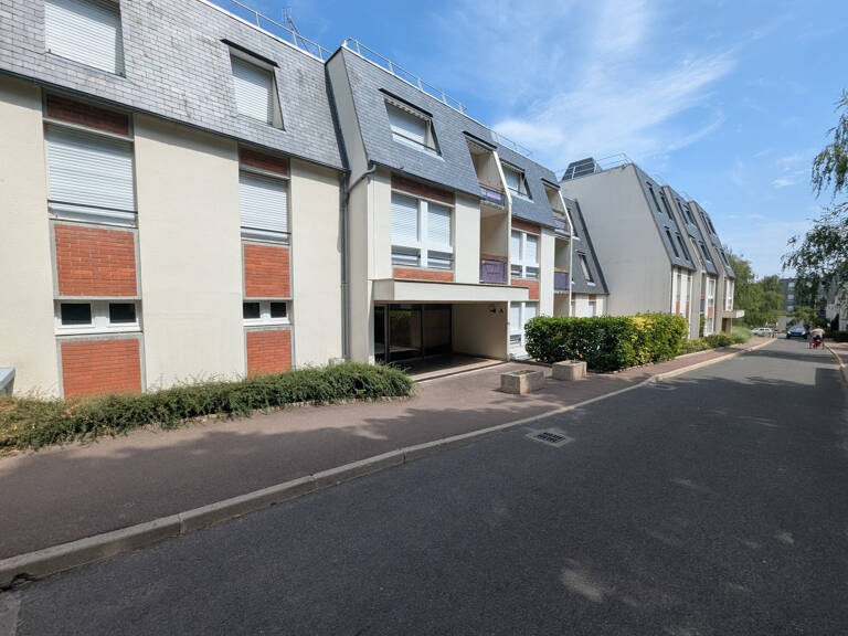 SOUS COMPROMIS !  Appartement 3 pièces avec balcon et parkin — photo 1