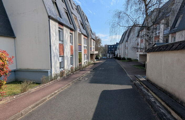 SOUS COMPROMIS !  Appartement 3 pièces avec balcon et parkin — photo 2
