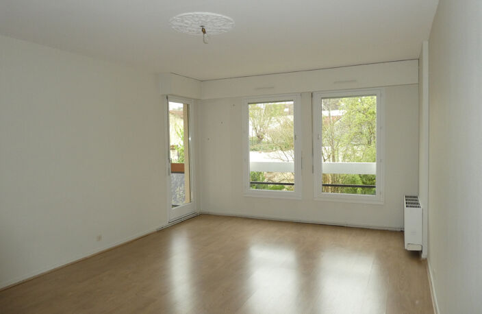 SOUS COMPROMIS !  Appartement 3 pièces avec balcon et parkin — photo 4