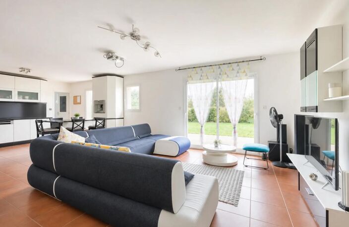 Maison familiale moderne de 200 m² avec jardin spacieux — photo 3