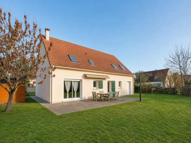 Maison familiale moderne de 200 m² avec jardin spacieux — photo du bien