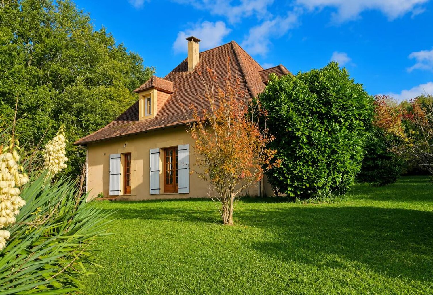 Maison 8 pièces spacieuse à Sainte-Foy-de-Longas — photo 1