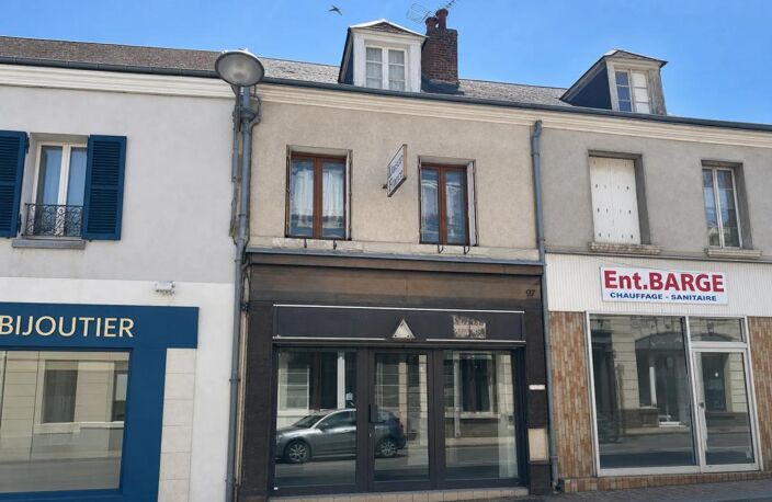 Maison de 5 pièces - 108 m²  en vente à La Châtre — photo 2