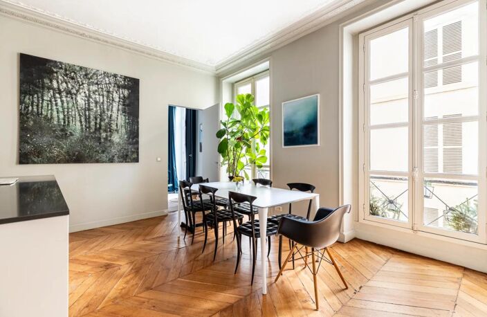 Élégant T4 avec charme ancien - Paris 10e — photo 3