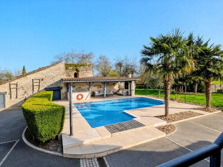 Maison en pierre rénovée avec piscine à Uchizy — photo 1