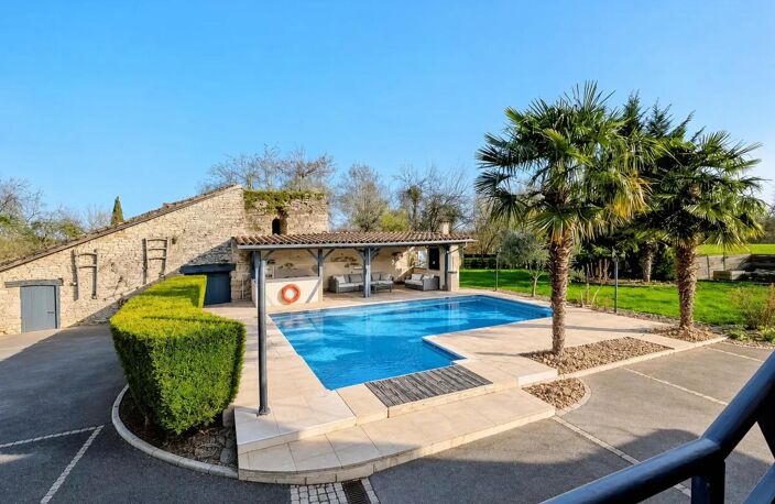 Maison en pierre rénovée avec piscine à Uchizy — photo 2