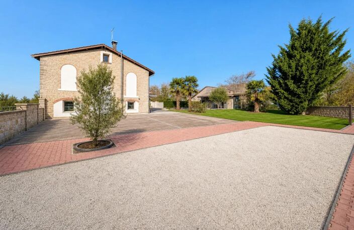Maison en pierre rénovée avec piscine à Uchizy — photo 3