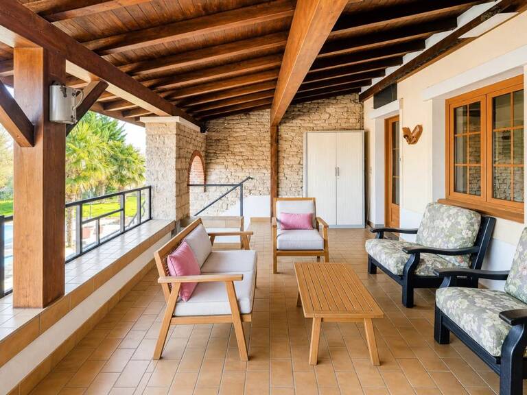 Maison en pierre rénovée avec piscine à Uchizy — photo 1
