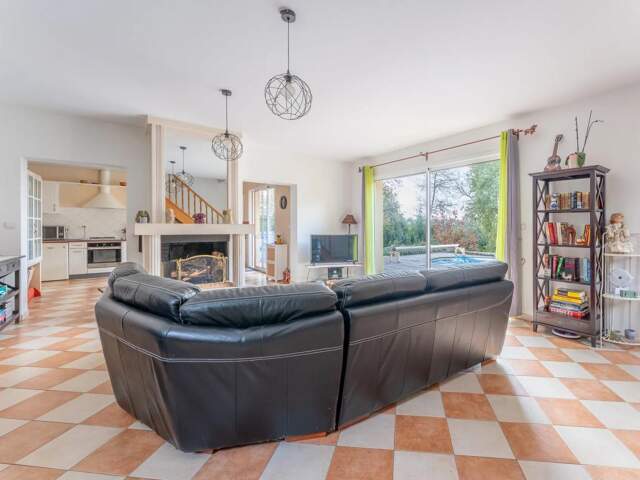 Baurech : maison 152 m², piscine, vue panoramique, grand garage — photo du bien
