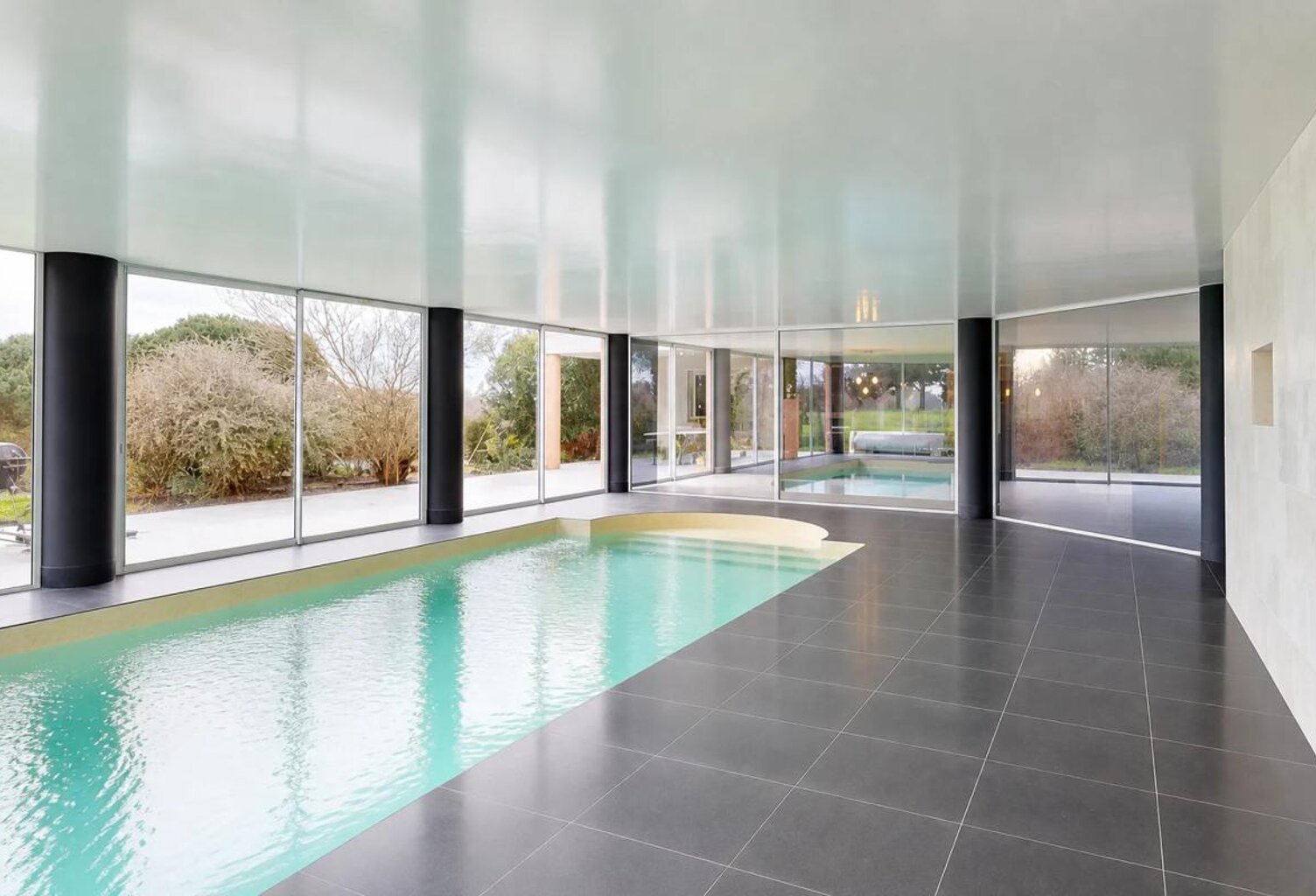 Maison 7 pièces avec piscine intérieure — photo 1