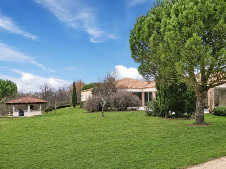 Maison 7 pièces avec piscine intérieure — photo 1