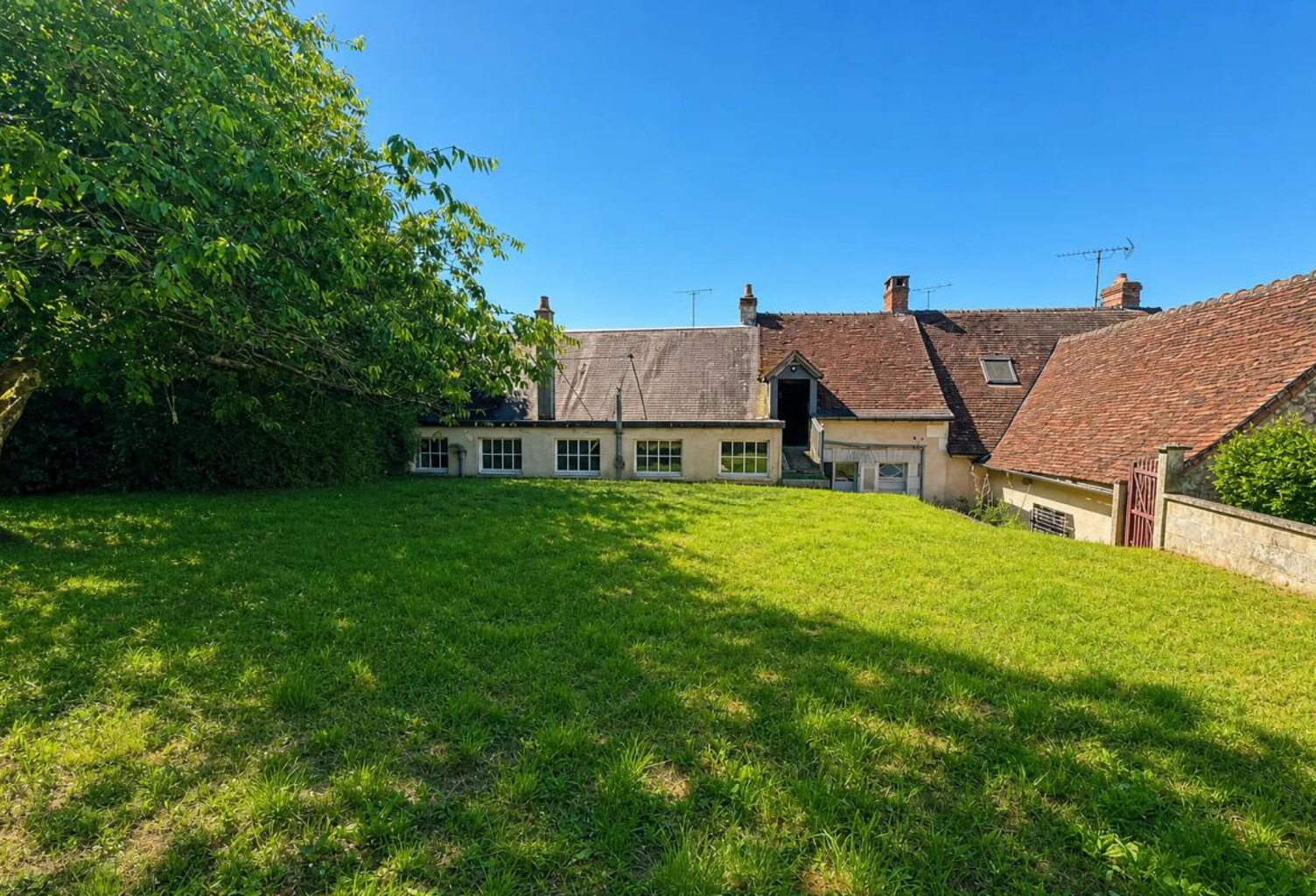 Maison de 3 pièces de 75 m2 avec jardin, située à Azay-le-Ferron — photo 1
