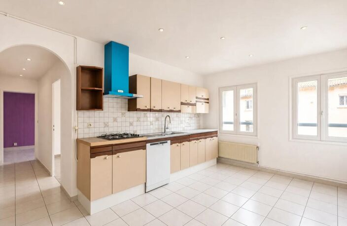 Appartement de 5 pièces de 110 m² situé à Lyon — photo 5