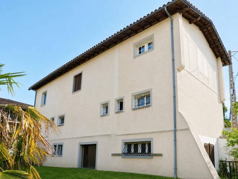 Appartement de 6 pièces de 195 m² situé à Cazaubon — photo 1