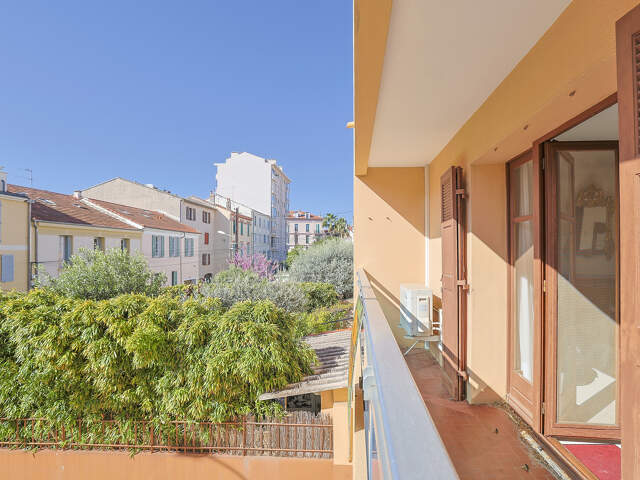 T3 Centre-Ville de Hyères-66 m2-Ascenseur-Balcon-Garage — photo du bien