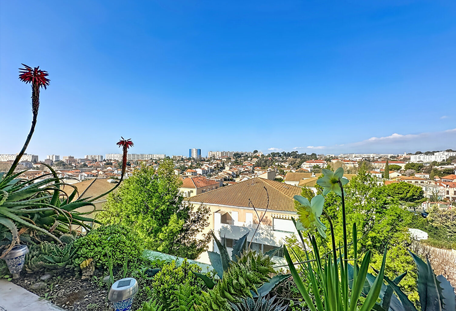 À vendre  Saint-Jérôme Marseille 13013 appartement t3 dernier étage vue dégagée — photo 1
