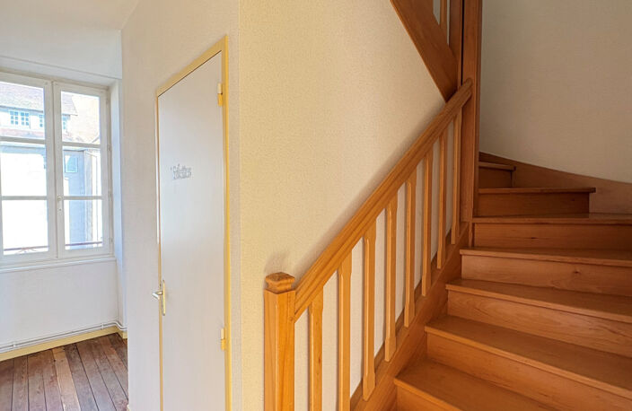 Charlieu Centre, Appartement en Duplex de type T5 de 104 m2 — photo 2