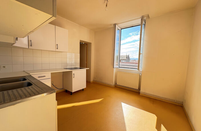Charlieu Centre, Appartement en Duplex de type T5 de 104 m2 — photo 4