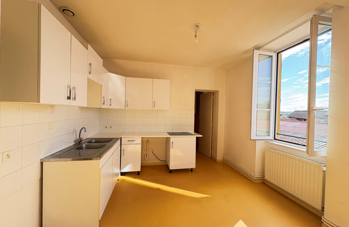 Charlieu Centre, Appartement en Duplex de type T5 de 104 m2 — photo 5
