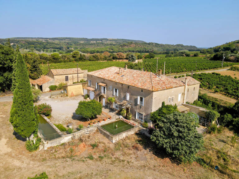 Ensemble immobilier au milieu des vignes ... — photo 1