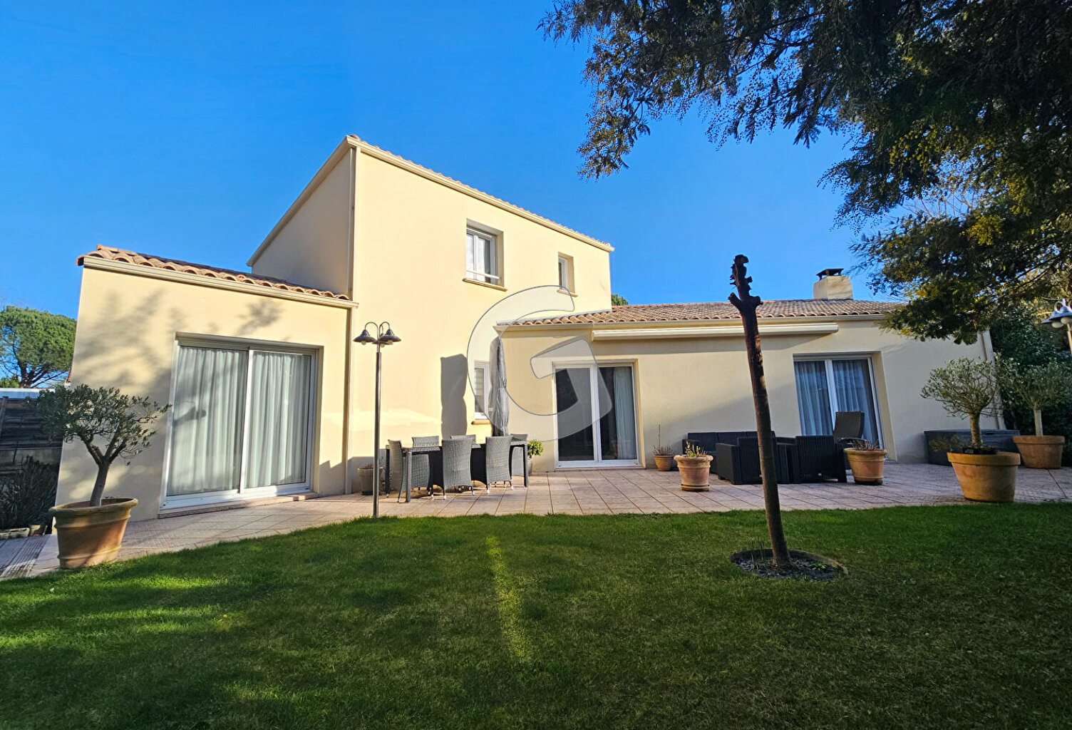 MAISON 4 PIÈCES - 158 M² - A VENDRE A LA TRANCHE SUR MER — photo 1
