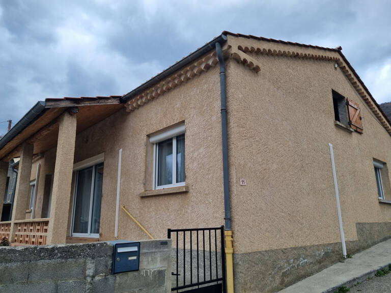 Maison de village de plain pied avec garage — photo 1