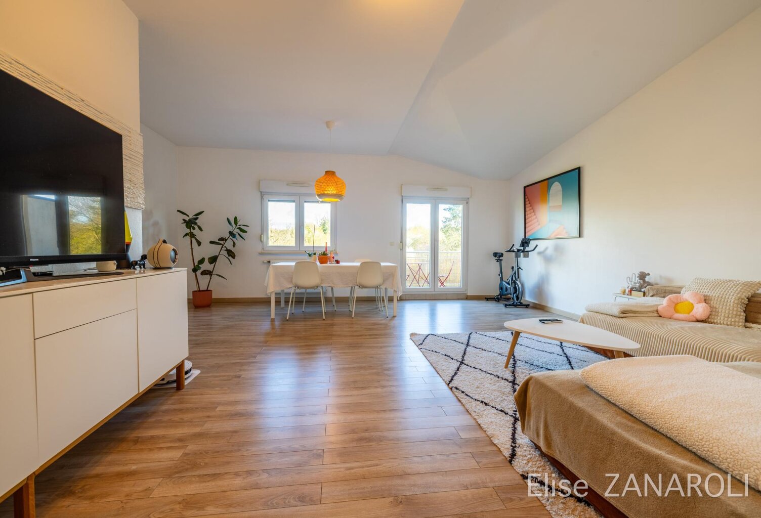 Appartement spacieux et lumineux avec ascenseur! — photo 1