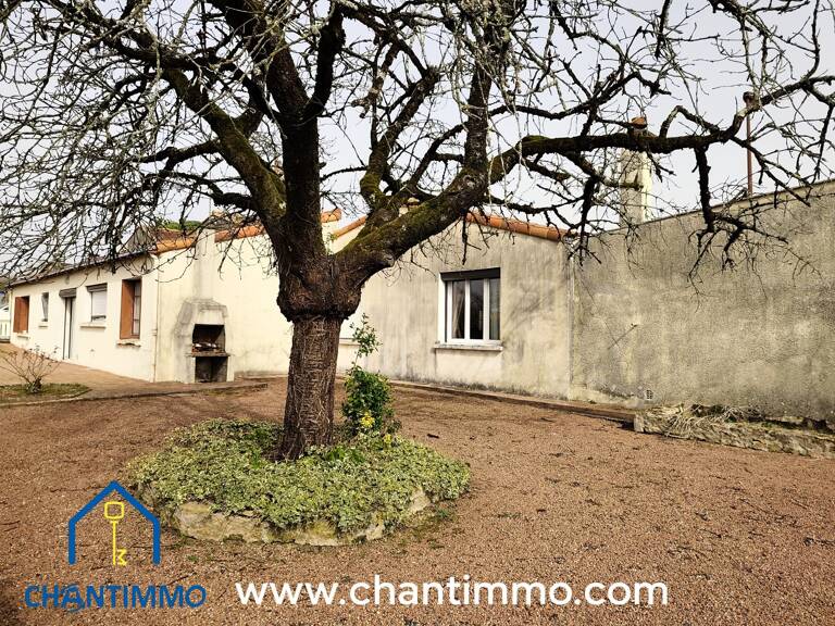 Maison en pierres avec dépendances — photo 1