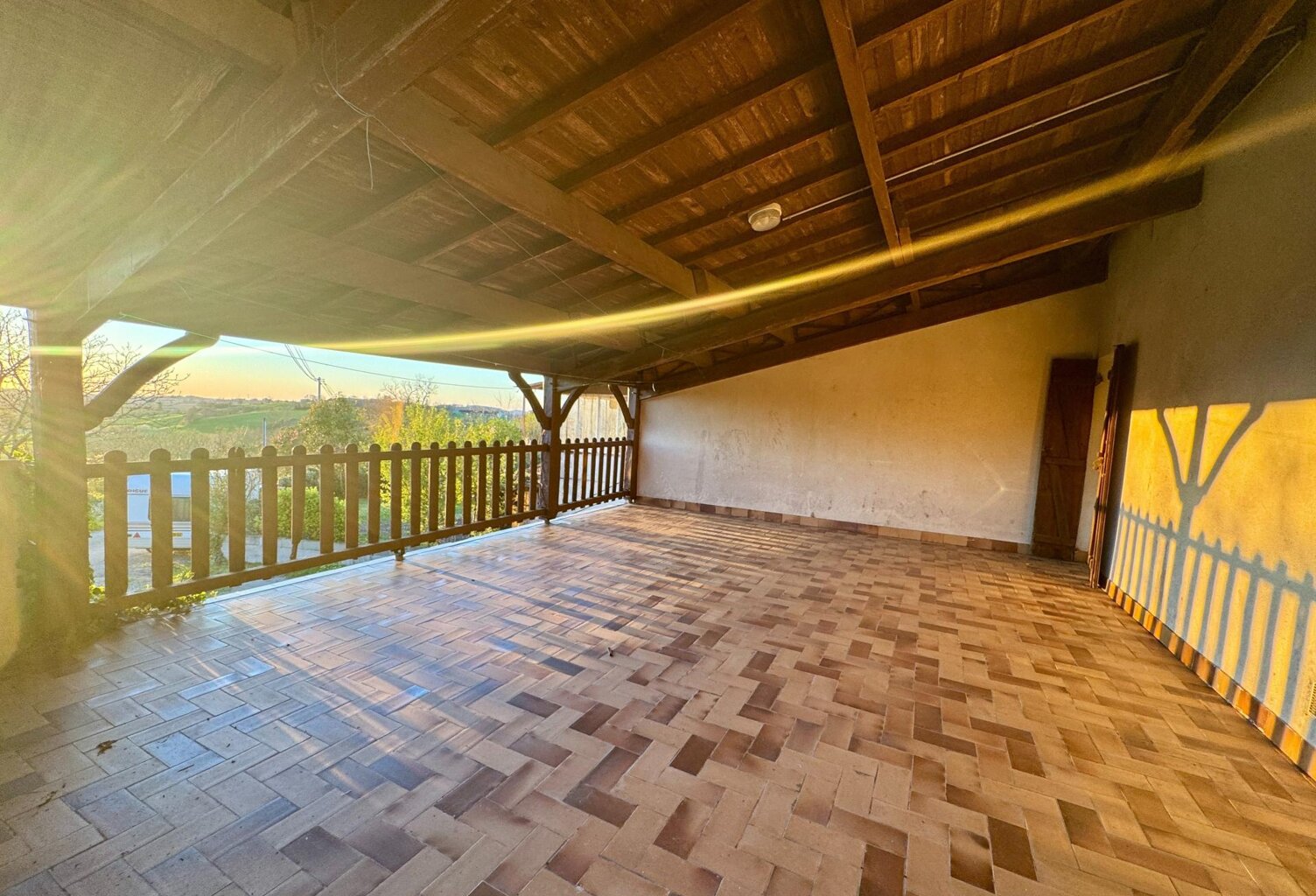 Maison de village avec grand garage et terrasse — photo 1