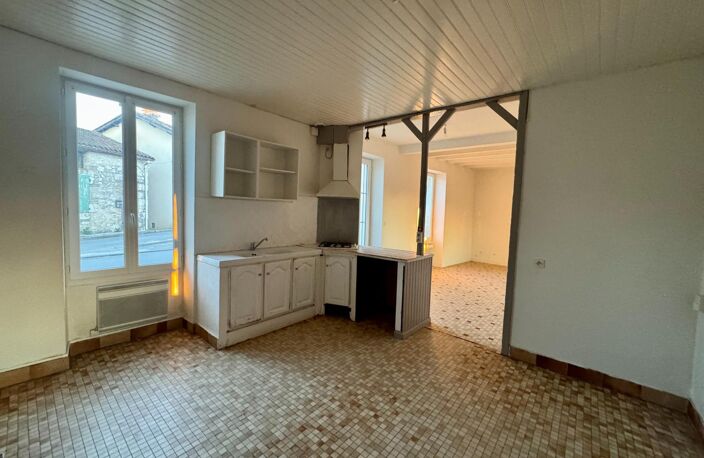 Maison de village avec grand garage et terrasse — photo 3