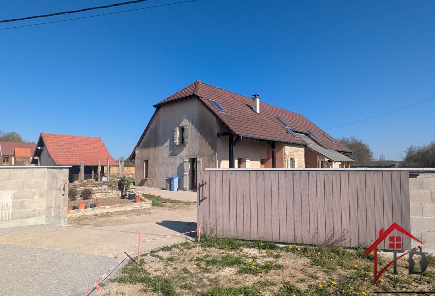 Grande maison familiale avec véranda et jardin — photo 1