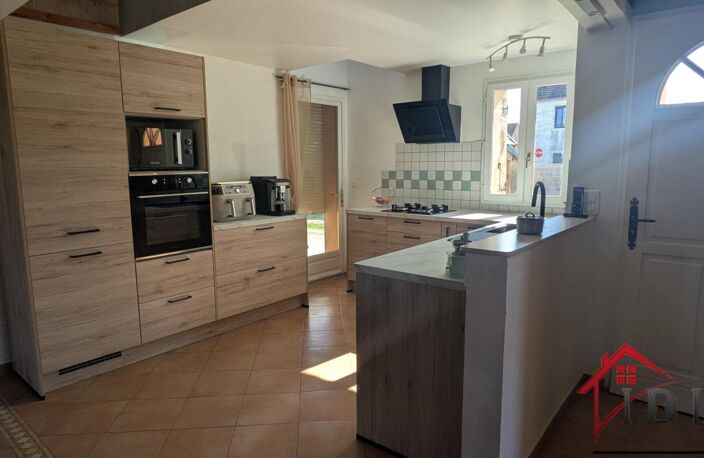 Grande maison familiale avec véranda et jardin — photo 3