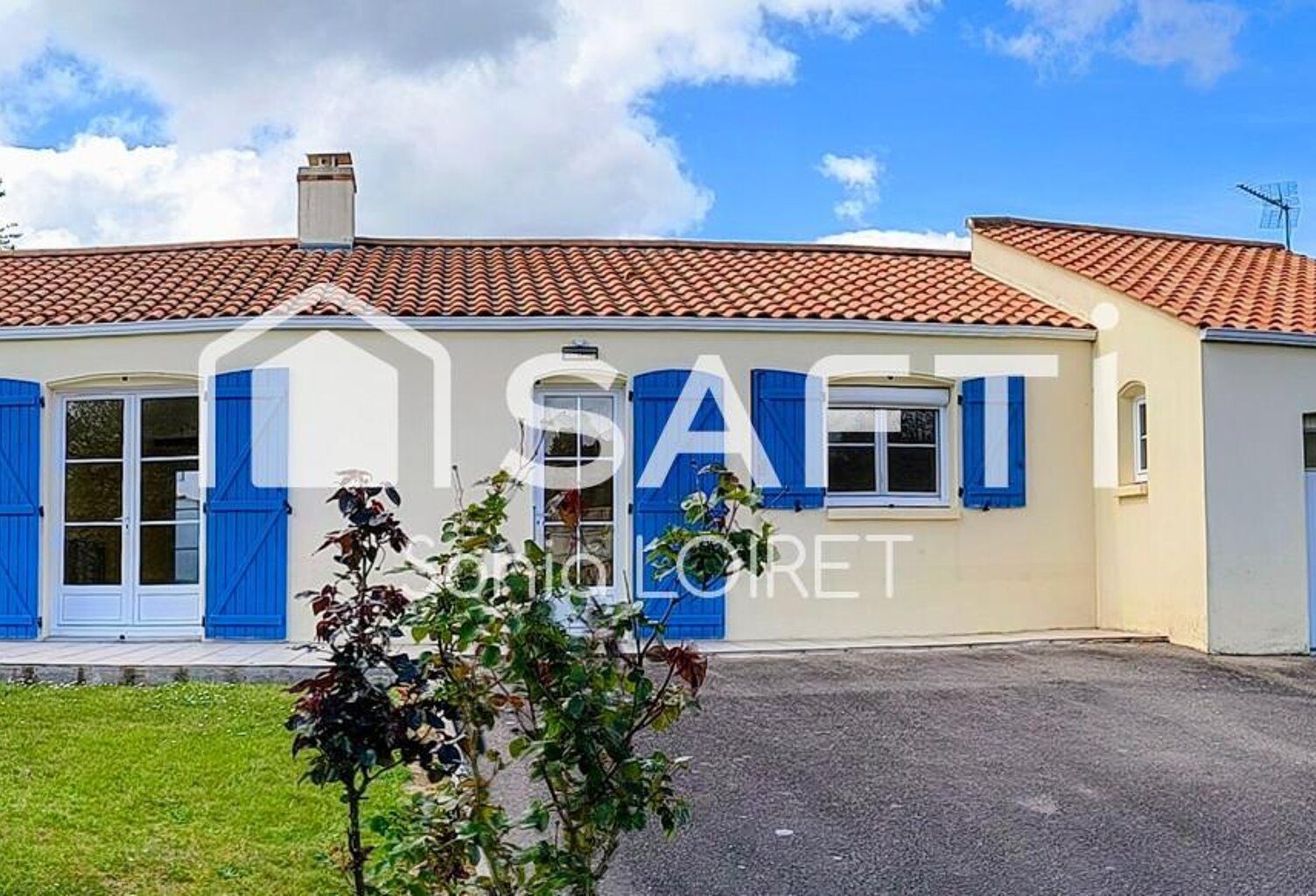 Maison vue sur le Château De Talmont Saint Hilaire — photo 1