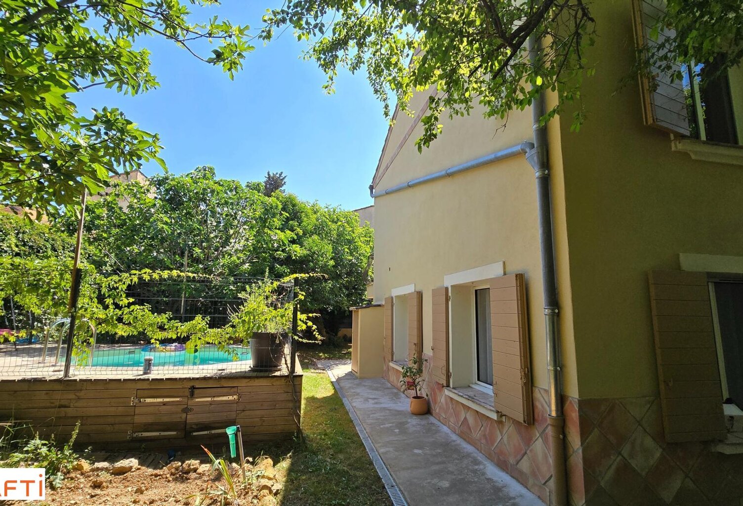 Maison traditionnelle avec beaucoup de charme et piscine — photo 1