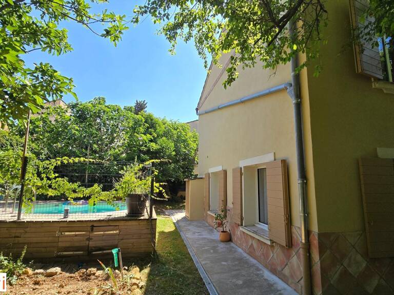 Maison traditionnelle avec beaucoup de charme et piscine — photo 1