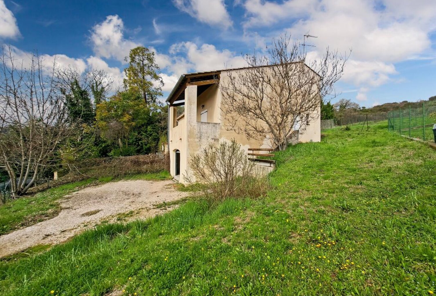 Maison avec jardin et garage — photo 1