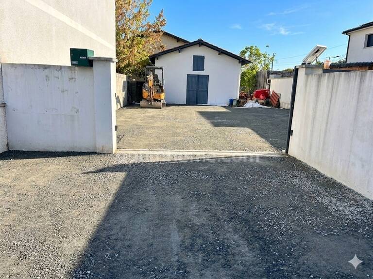 GARAGE SUR PARCELLE CLOTUREE — photo 1