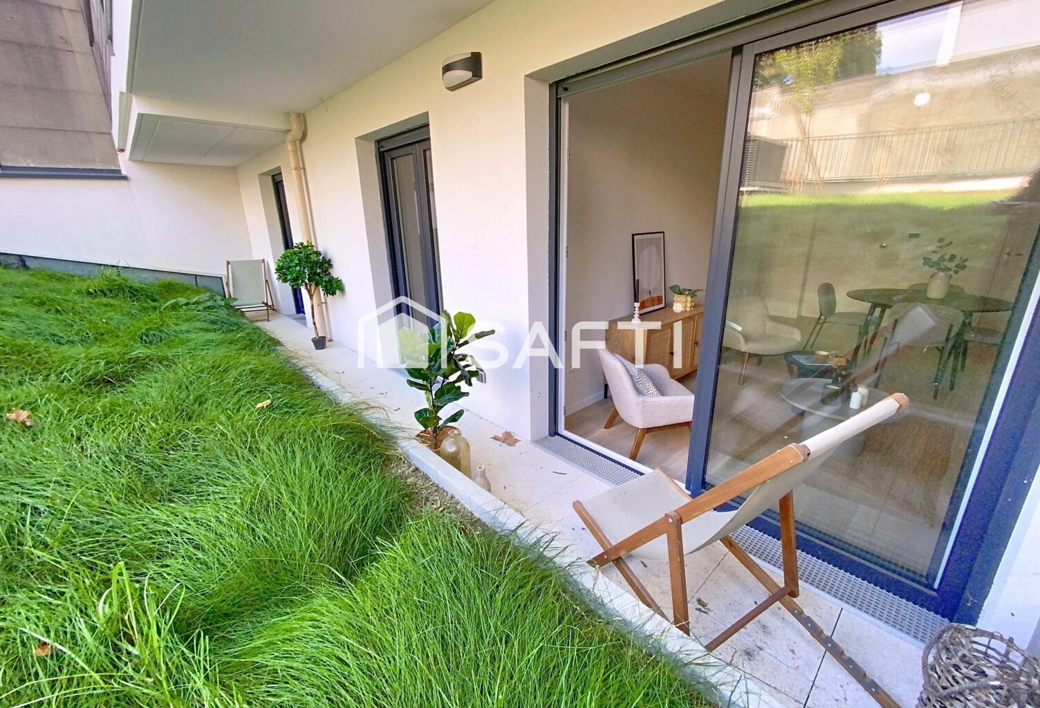 PROCHE METRO LIGNE 14 - LUMINEUX - TERRASSE ET JARDIN de 37 m2 — photo 1