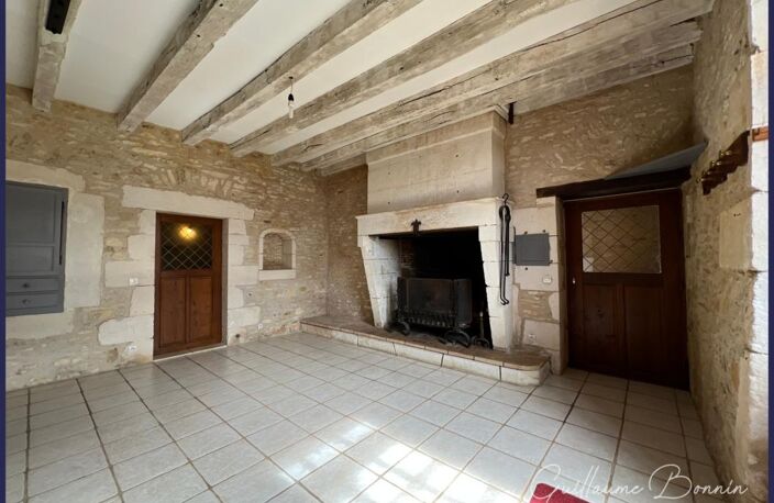 Maison Longère rénovée 7 pièces de 230m² avec 5 chambres + porche d'entrée avec cour, jardin et dépendances à 35 minutes de Poitiers — photo 5