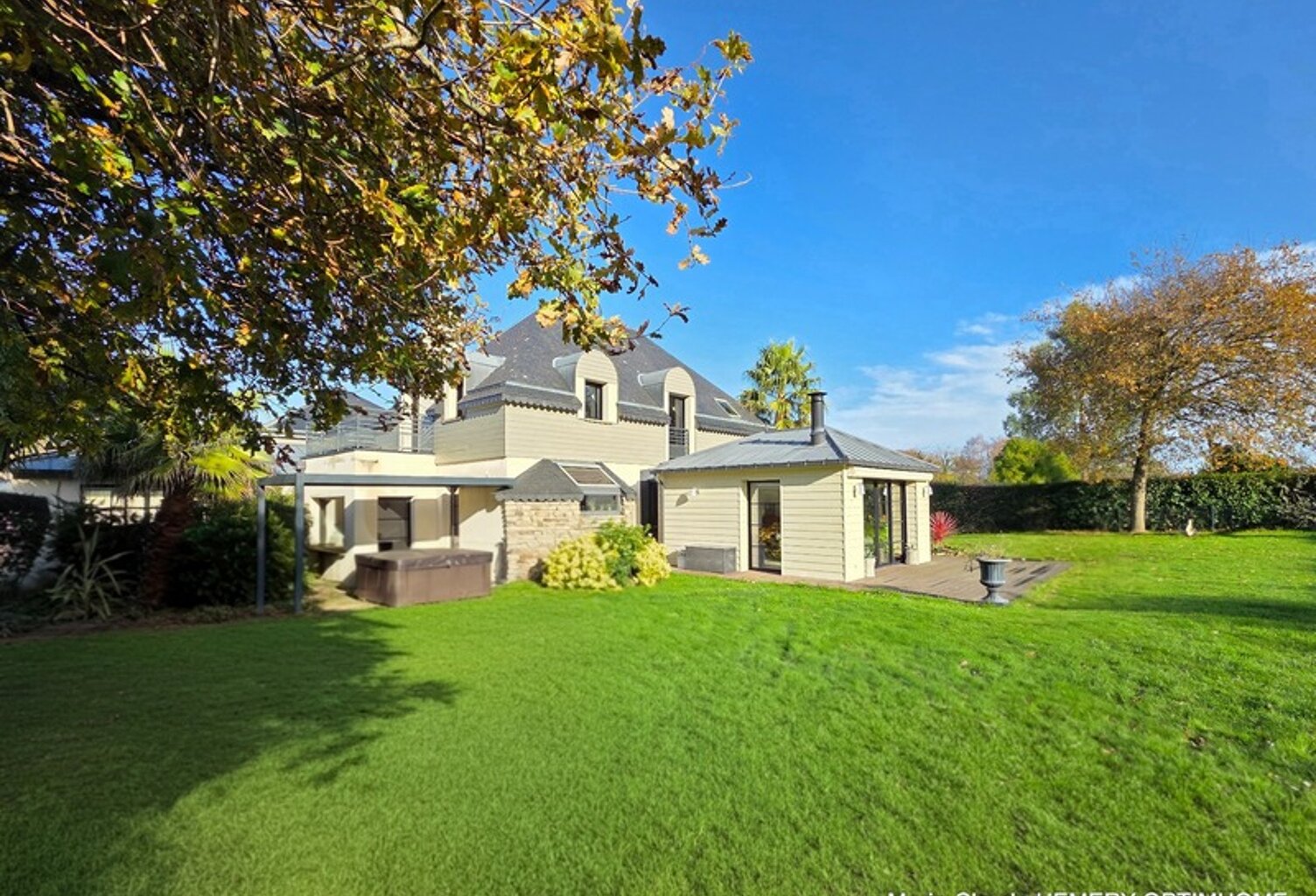 Dinard, Propriété rénovée de 252m² avec maison d'amis et deux garages sur jardin clos de 1700m² à l'abri des regards — photo 1