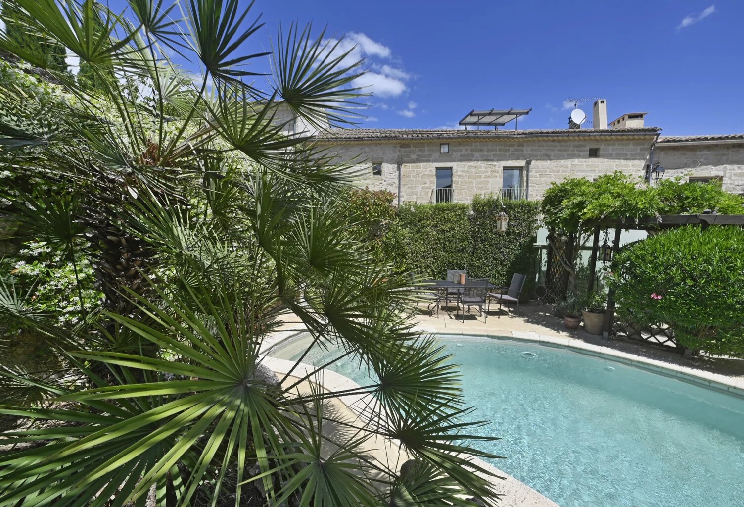 Authentique maison de village en pierre avec jardin et piscine, — photo 1